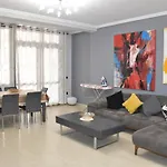 Апартаменты Spacious Family In The Centre Of