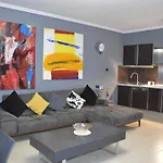 Апартаменты Spacious Family In The Centre Of *