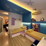 Апартаменты Spacious Family In The Centre Of *