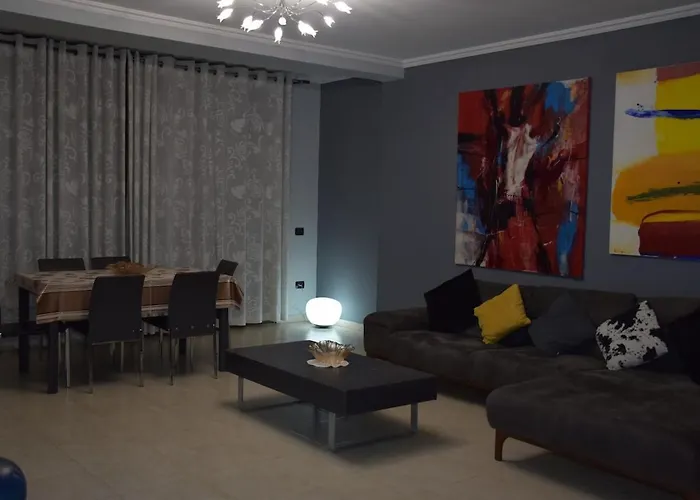 Spacious Family In The Centre Of * 地拉那