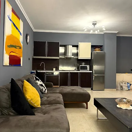 Spacious Family In The Centre Of דירה