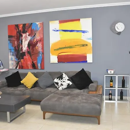 Spacious Family In The Centre Of * טיראנה